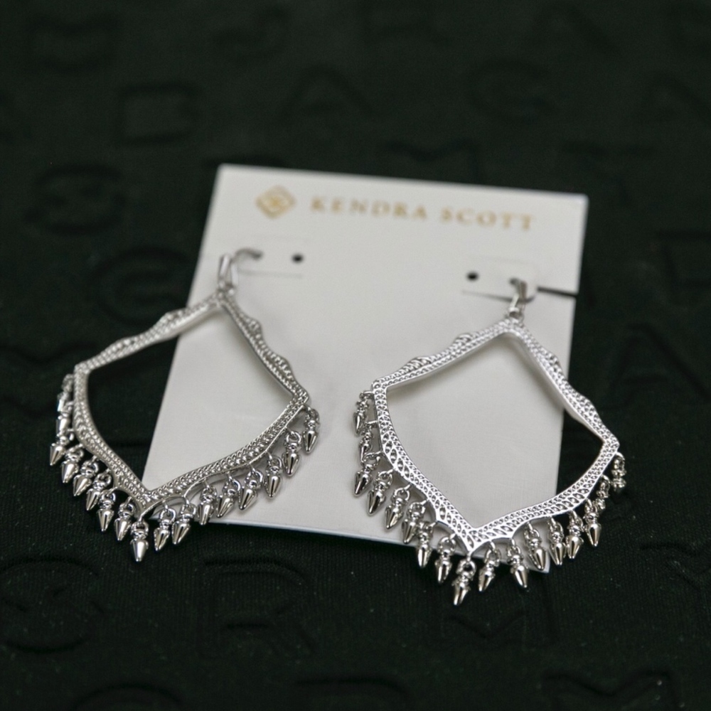 KENDRA SCOTT Lacy Drop Earrings in Silver
